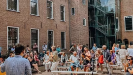 zo 28 juni | Gluren bij de Buren