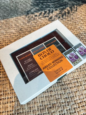 Winners box met award winning chocolade repen van Choco Made